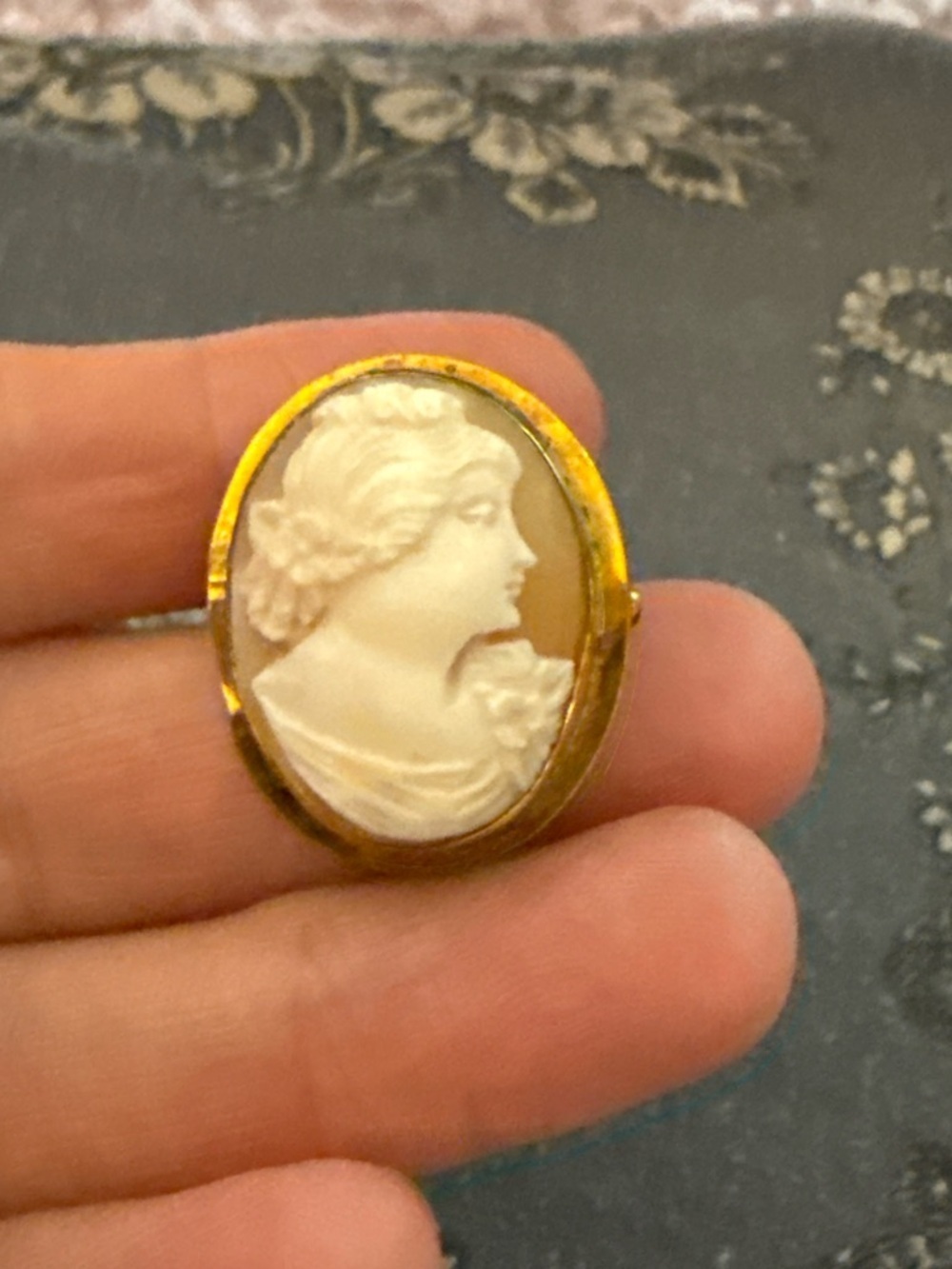 Vintage 1960s 12K Gold Shell Cameo Brooch Victorian Hand Carved Collectible